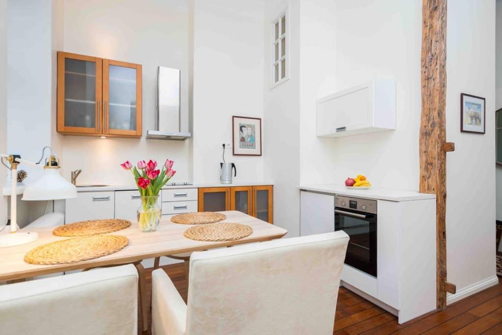 Best Location, Beautiful And Quiet Old Town Apt. Tallinn Eksteriør billede